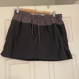 Size medium columbia sportswear skirt.